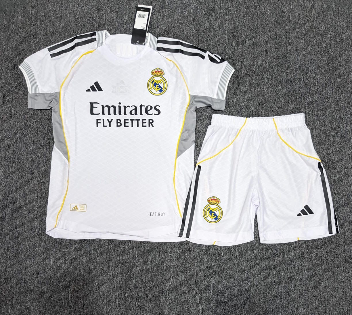 طقم ريال مدريد أولادي ابيض موسم 2025 - 26