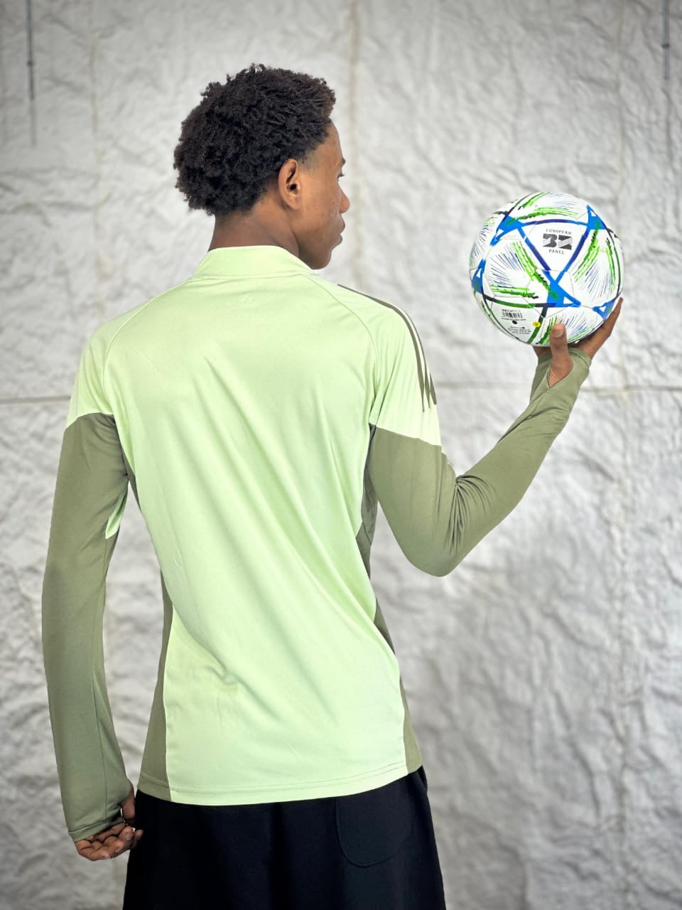 Real Madrid Olive Track 2025/26 - Premium Version