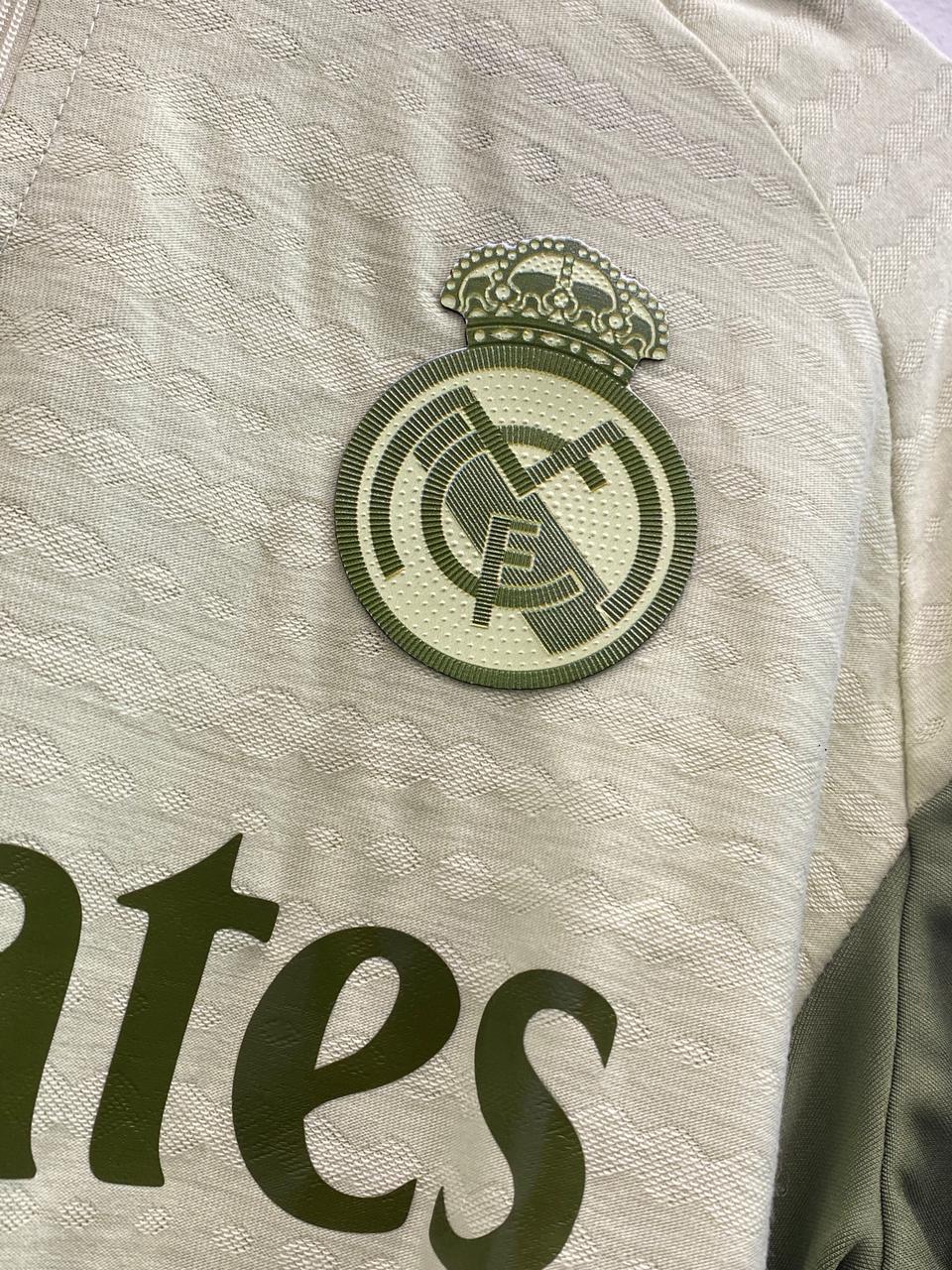 Real Madrid Olive Track 2025/26 - Premium Version