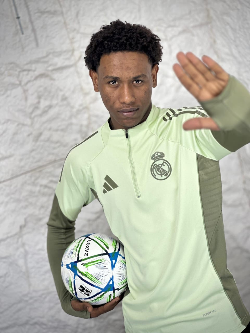 Real Madrid Olive Track 2025/26 - Premium Version