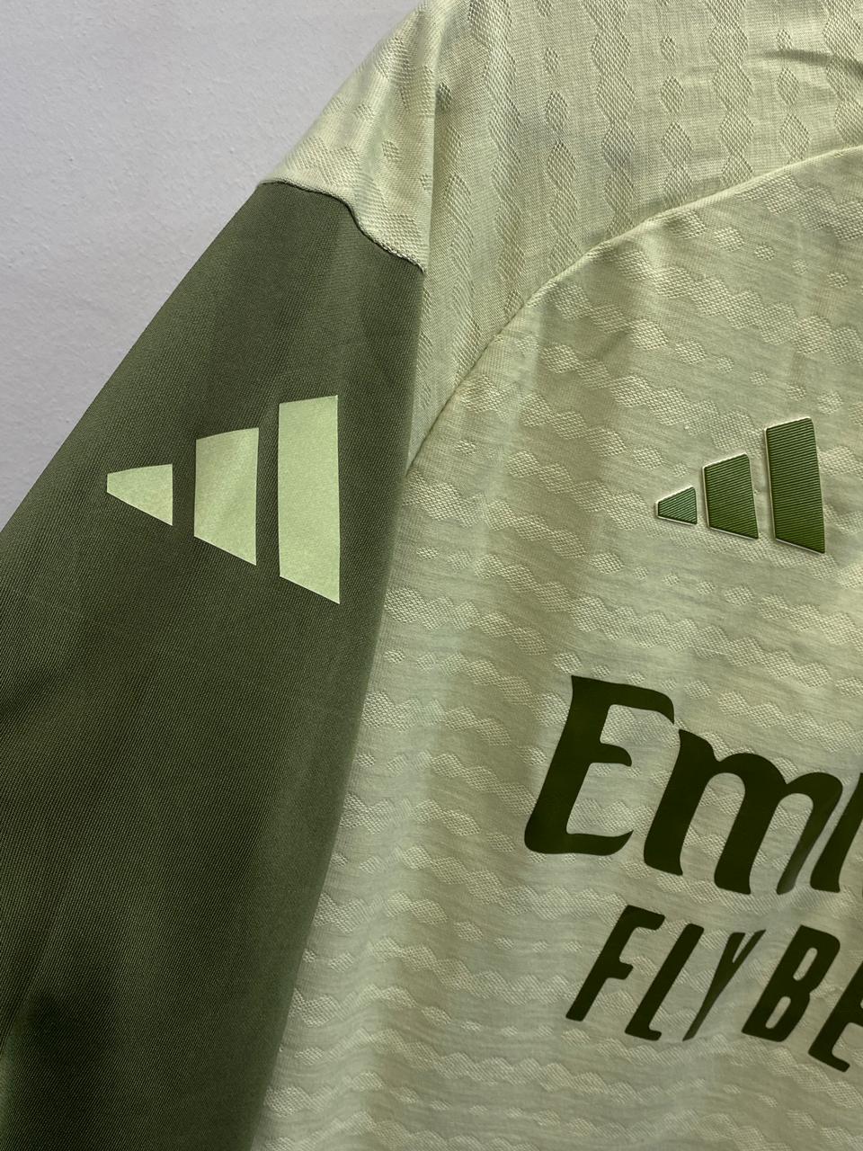 Real Madrid Olive Track 2025/26 - Premium Version