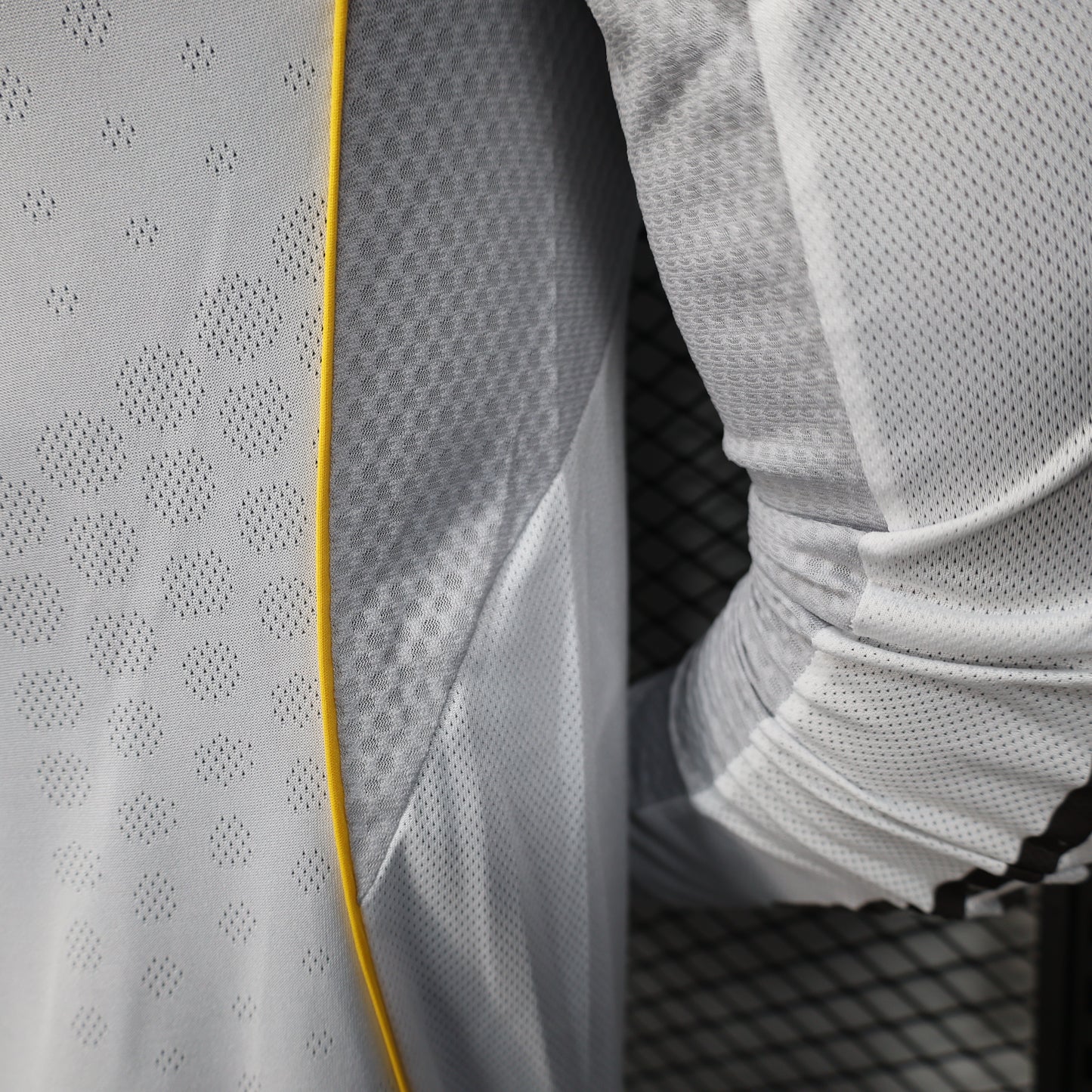 Real Madrid Home Jersey 2025/26 - Player Verison ( Long Sleeve )