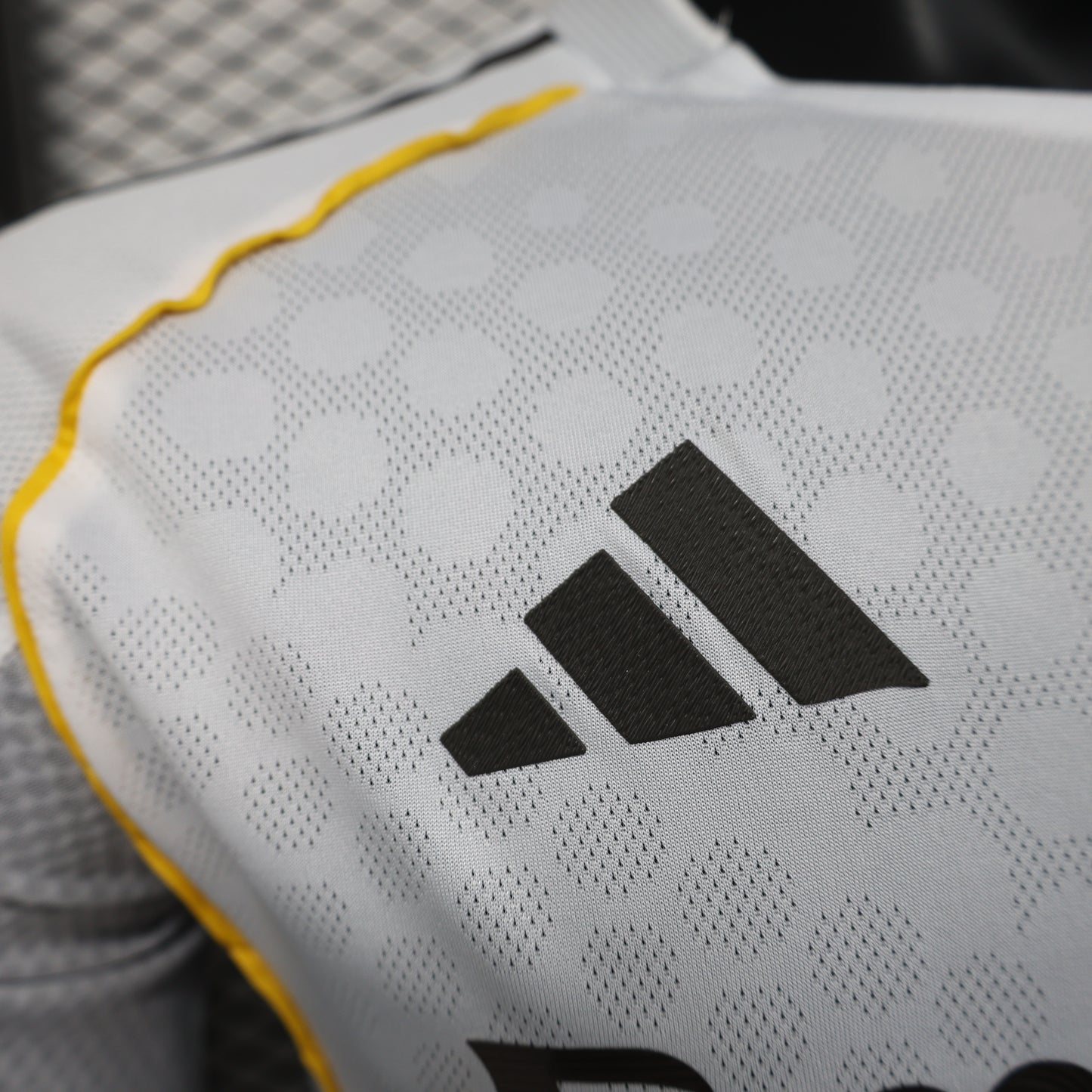 Real Madrid Home Jersey 2025/26 - Player Verison ( Long Sleeve )