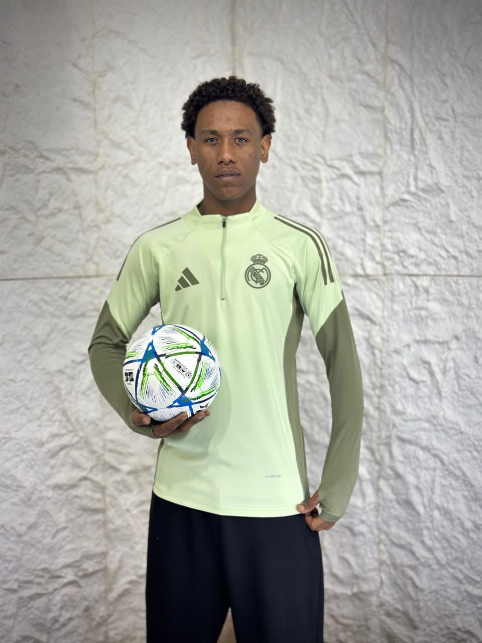 Real Madrid Olive Track 2025/26 - Premium Version